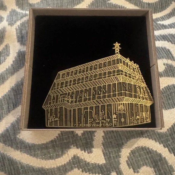 Starbucks Gold Architectural Pin - Picture 3 of 4